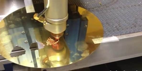 دستگاه حکاکی لیزری برای برش فلز طلا